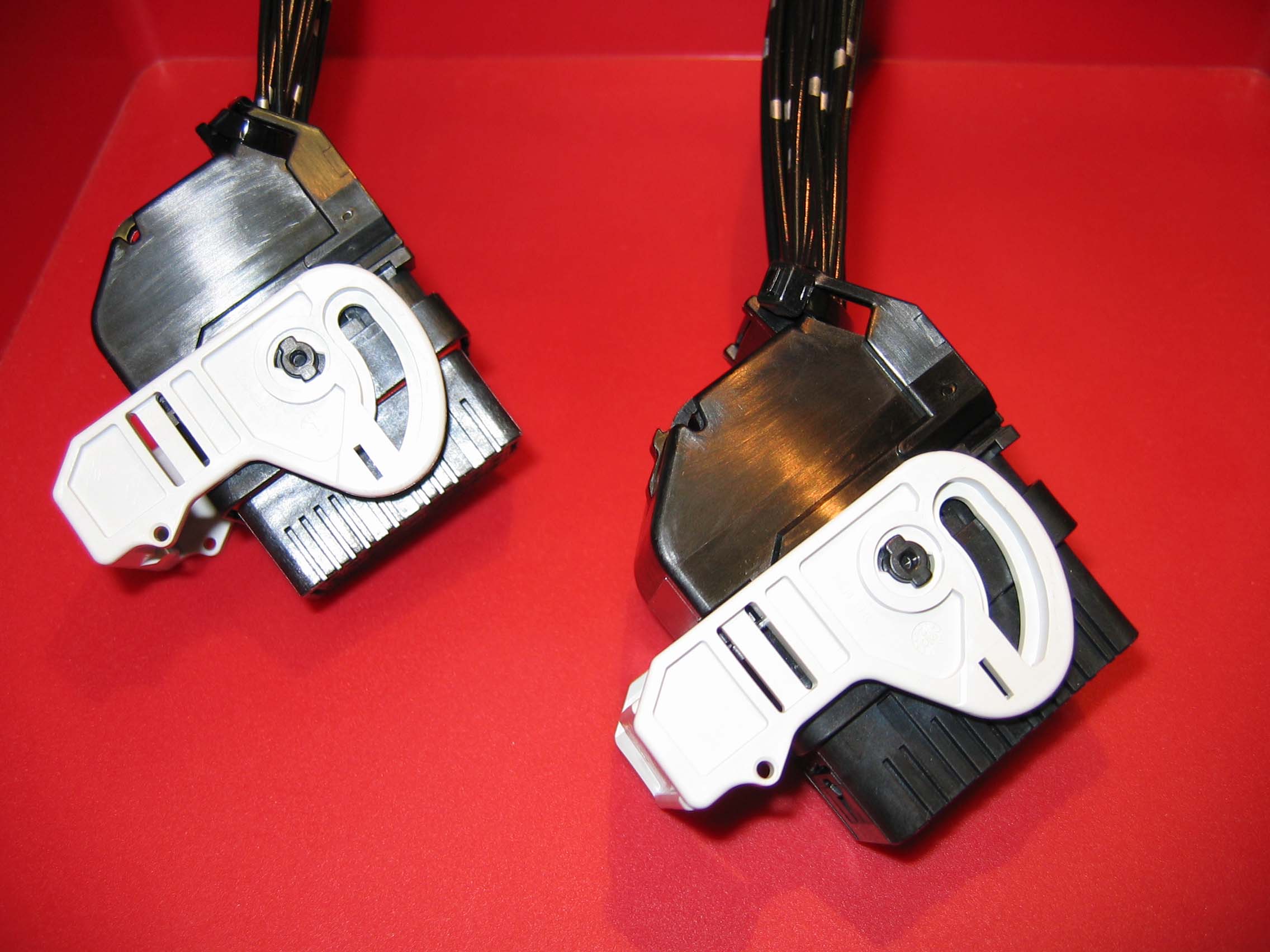 CMX密封型、 混合式、高密度、模塊化連接器系列