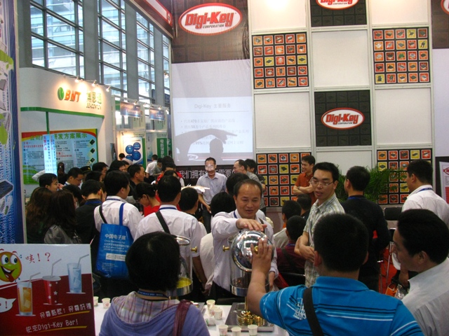 圖10 Digi-Key場面火爆因素之&mdash;&mdash;免費的飲料發放
