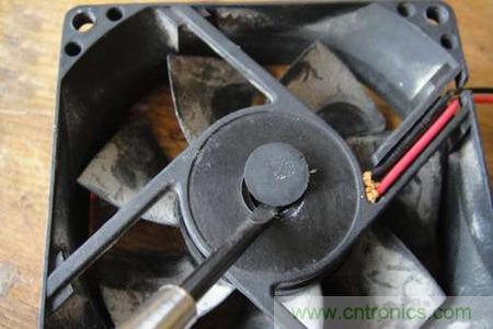 想減少電費嗎?DIY一個迷你風(fēng)力發(fā)電機吧