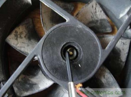 想減少電費嗎?DIY一個迷你風(fēng)力發(fā)電機吧