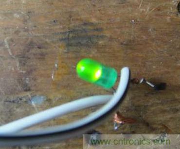 想減少電費嗎?DIY一個迷你風(fēng)力發(fā)電機吧