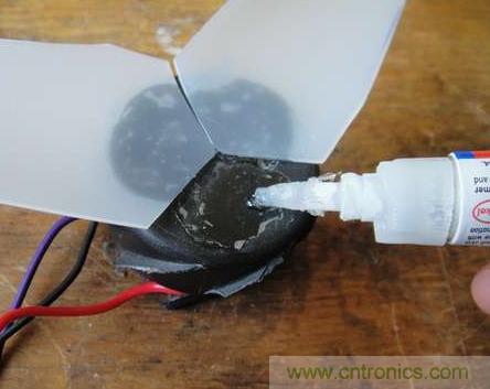 想減少電費嗎?DIY一個迷你風(fēng)力發(fā)電機吧