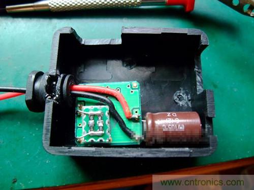 DIY:自制安全高效車用手機充電器