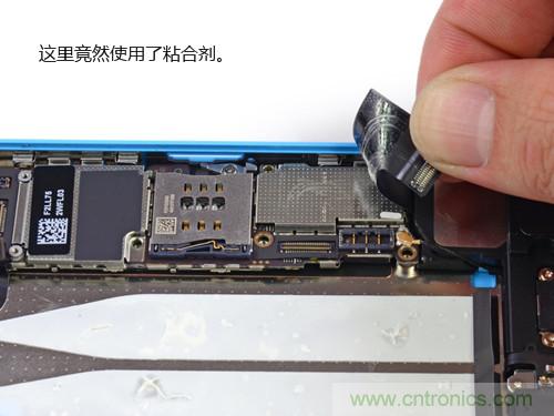 內部能否出“彩”?“五彩機身”iPhone 5C拆解揭秘