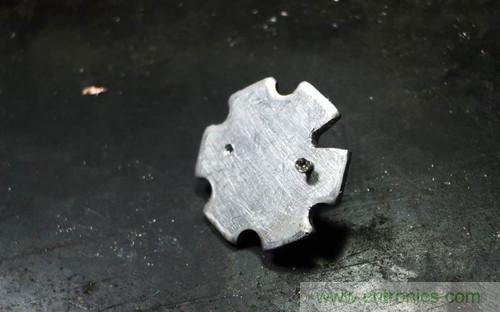 DIY小手電:純手工刻板改造5號電池小手電