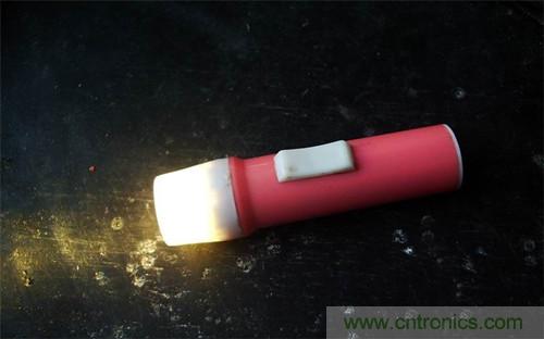 DIY小手電:純手工刻板改造5號電池小手電