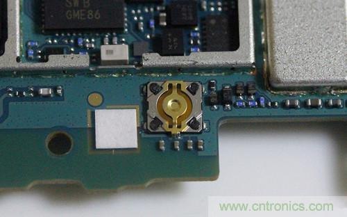 拆解4G新機索尼M35t:用料十足,易于維修