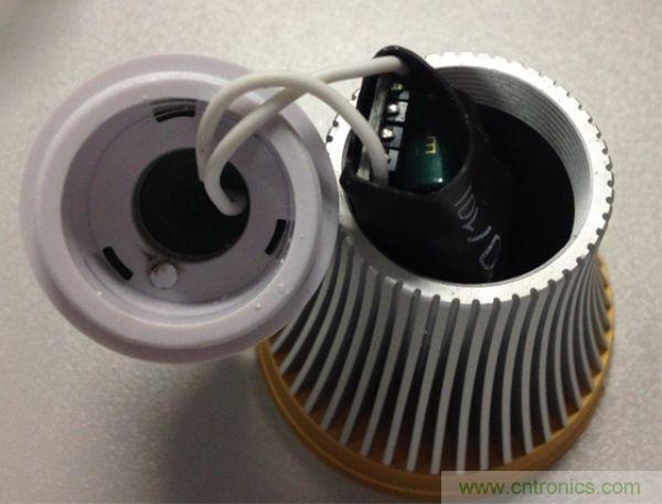 拆解對(duì)比:4元 VS 30+元LED照明燈