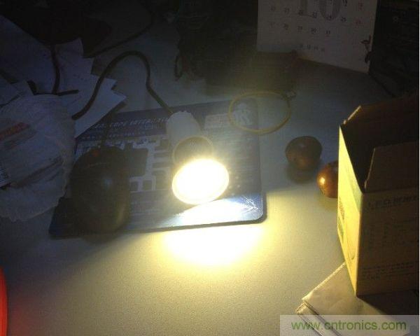 拆解對(duì)比:4元 VS 30+元LED照明燈