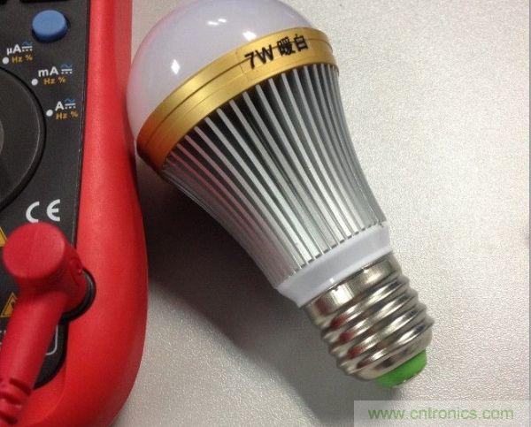 拆解對(duì)比:4元 VS 30+元LED照明燈