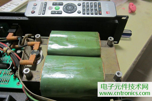 用料很給力！專業(yè)后級(jí)功放美國高峰FA1201拆解