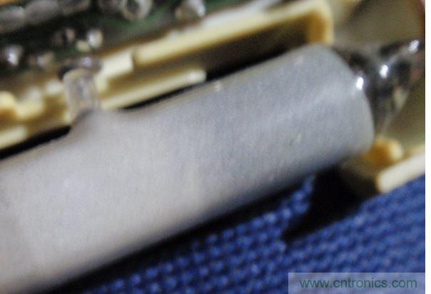 燈管,一頭黑了無法修復(fù)了