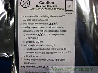元器件的MSL標(biāo)簽，上面寫有敏感度等級5以及密封日期和烘烤指南