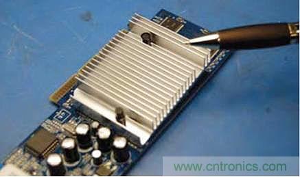 像這樣的散熱器非常有助于散發(fā)一些器件產(chǎn)生的過多熱量。