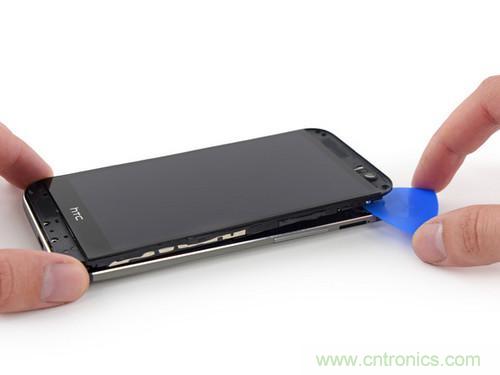 牛人強拆!新HTC One(M8)真機精密做工難修理