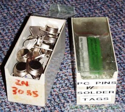 原本是裝醫療用具的塑膠盒，也很適合收納電子零件