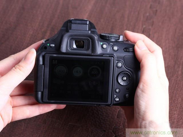 尼康D5200黑色背面圖