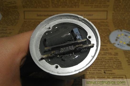 拆解分析:兩款藍牙LED智能燈泡大比拼