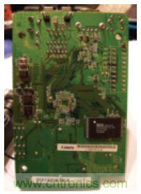 圖3:WPS54G打印服務器電路板背面。