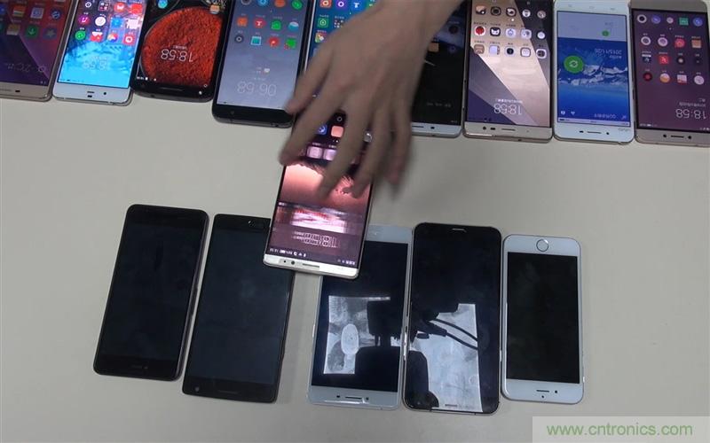 手機(jī)抗凍性能大挑戰(zhàn):iPhone被完爆