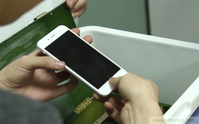 手機(jī)抗凍性能大挑戰(zhàn):iPhone被完爆