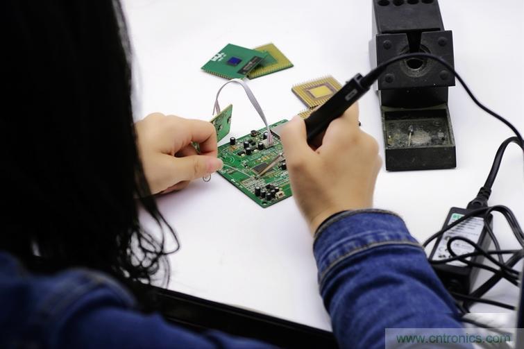 一款能喚起 70 后工程師朋友“童年趣事”的迷你電烙鐵!