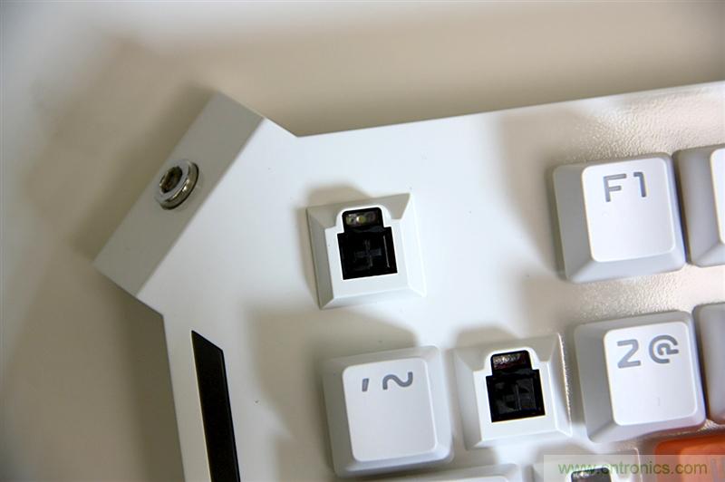 曾經的網吧統治者—雙飛燕血手幽靈機械鍵盤,真世界最快?