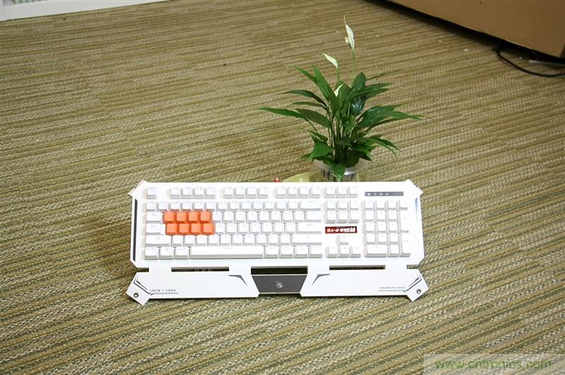 曾經的網吧統治者—雙飛燕血手幽靈機械鍵盤,真世界最快?