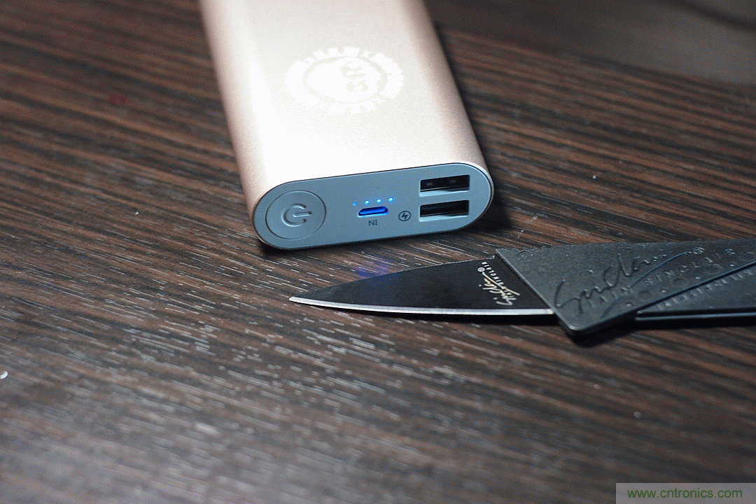 移動電源也玩雙引擎?快到你想象不到