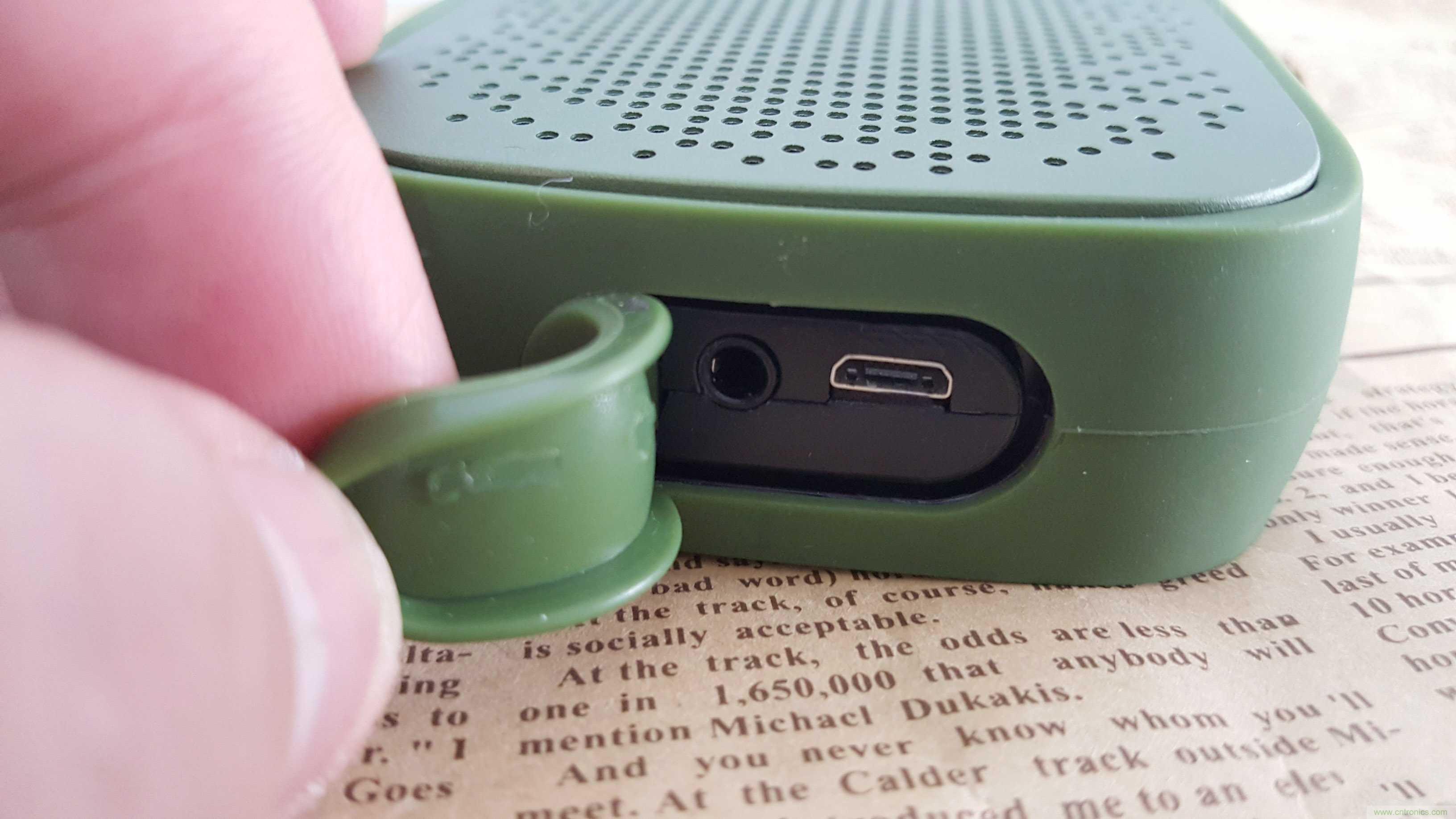 搞怪“美人魚”盡享靈克藍(lán)牙音箱的天籟之音!