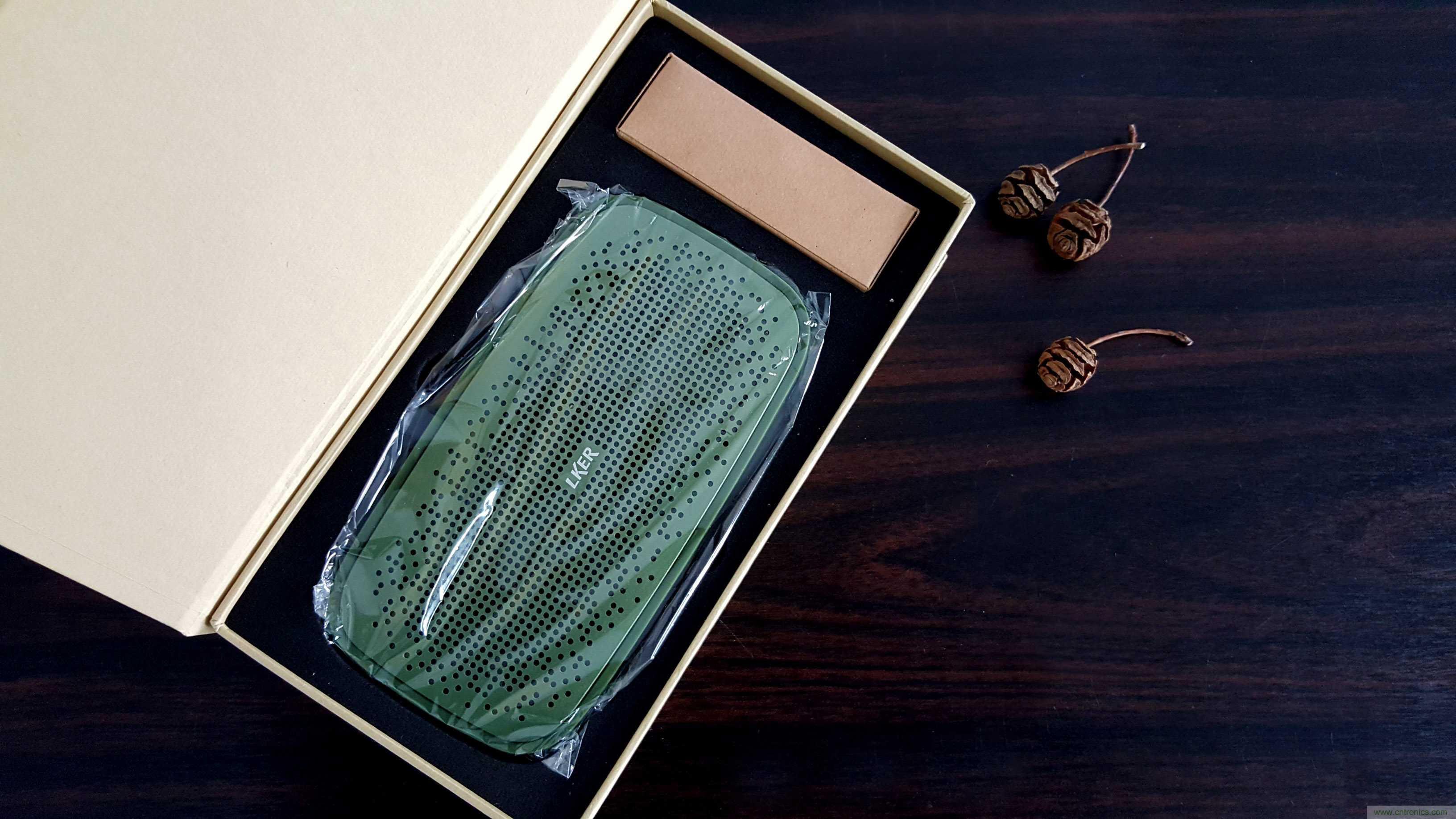 搞怪“美人魚”盡享靈克藍(lán)牙音箱的天籟之音!