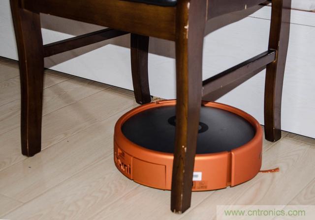 智能導(dǎo)航掃地機(jī)器人，以內(nèi)更靠譜！