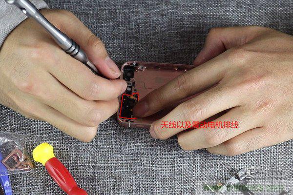 5s拆解改裝iPhone SE:120元就可愉快裝BI了