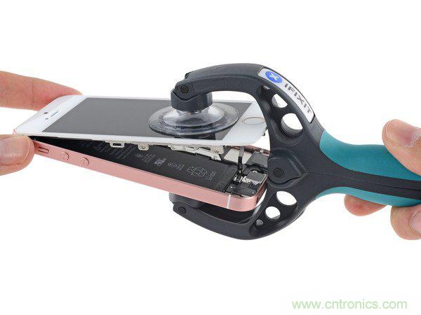 有什么地方沒有變？iPhone SE真機拆解