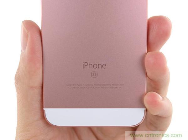 有什么地方沒有變？iPhone SE真機拆解