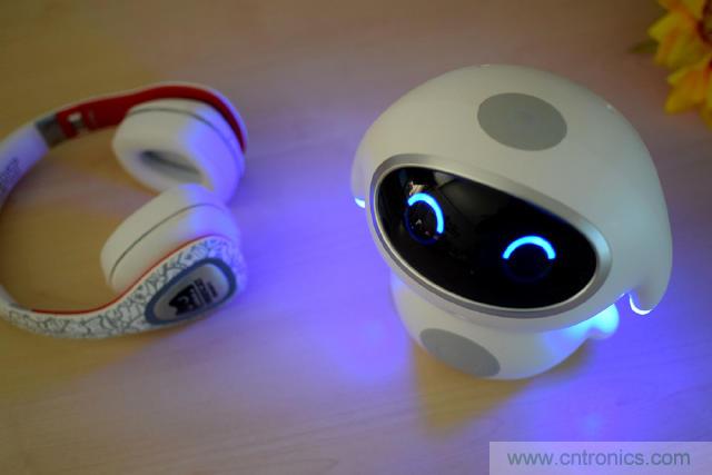 “爸爸再不陪我,我就長大了”——小騰機器人