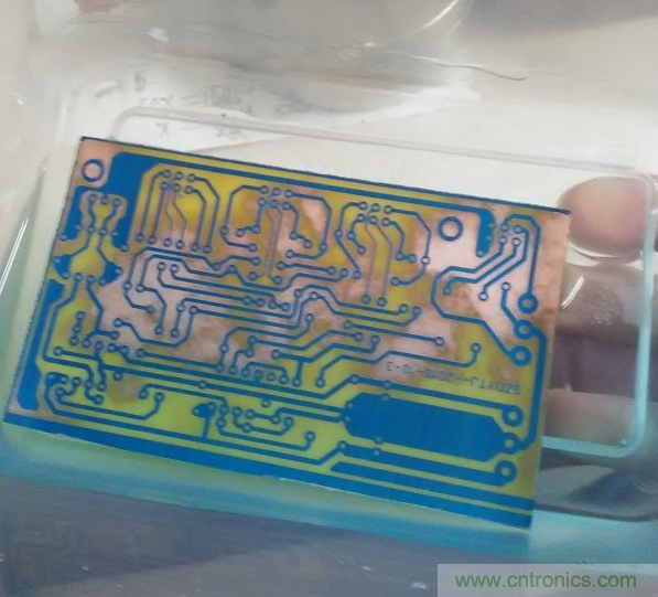 嘗試了四次PCB制作， 最后一發算是成功了