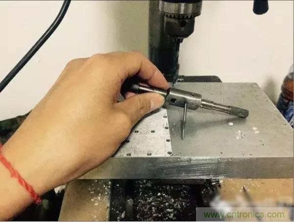 想看大牛是如何DIY射頻功放的嗎?