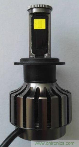 用深圳大道半導體制造的CSP-COBs 改裝圖四所示的用大功率LEDs 制造的汽車前大燈。【拍攝自改裝的外購產(chǎn)品】