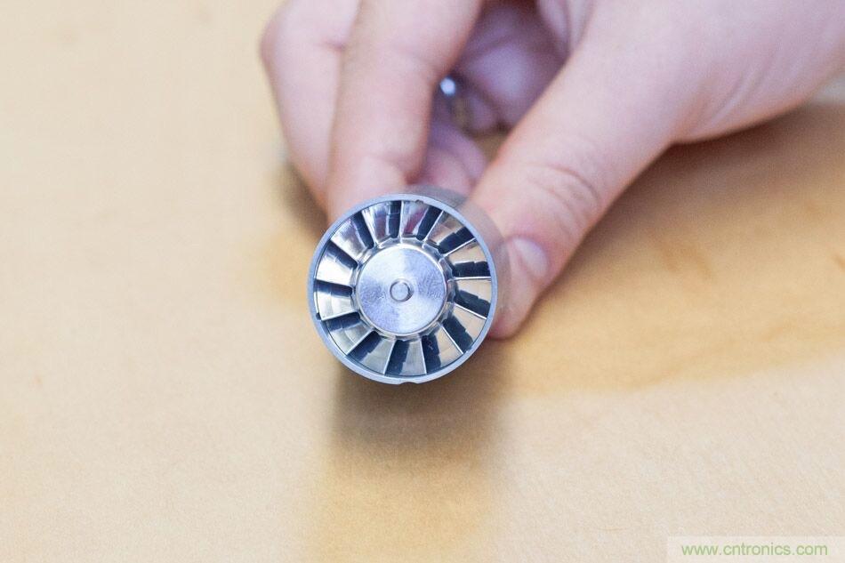 拆解戴森吹風(fēng)機(jī)：近三千元的價(jià)格貴在哪？