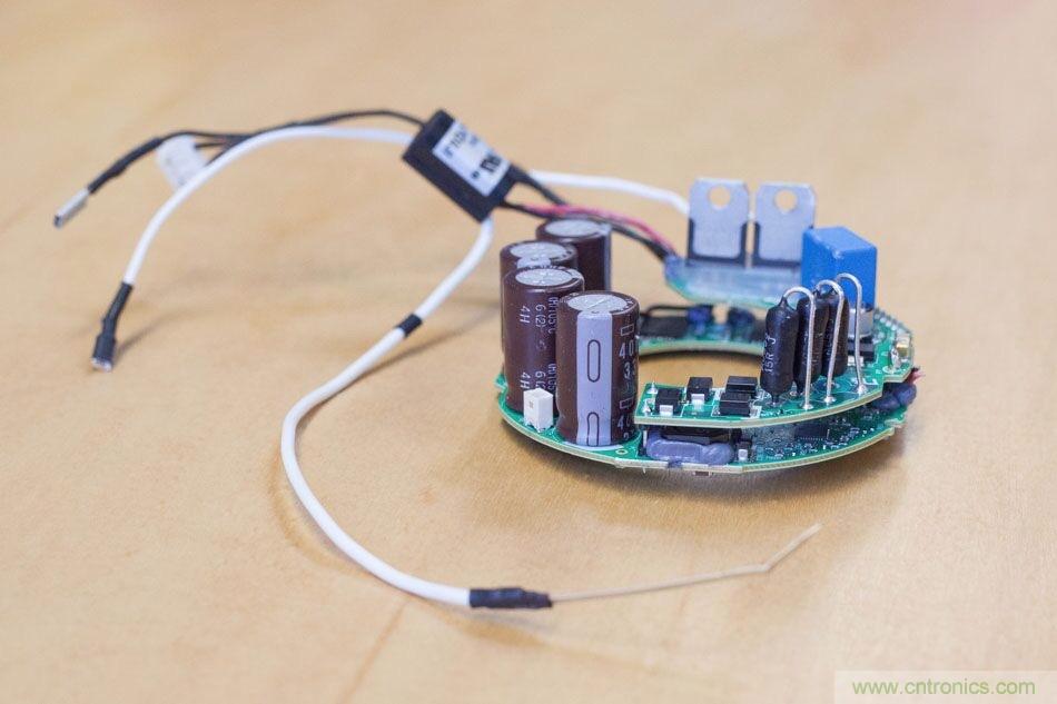 拆解戴森吹風(fēng)機(jī)：近三千元的價(jià)格貴在哪？