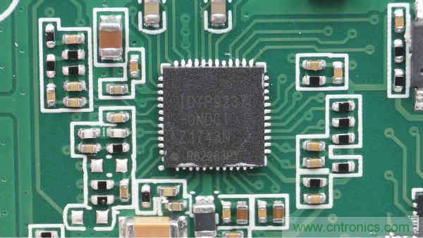 拆解華為保時捷設計快充無線充電器:憑啥能賣699?