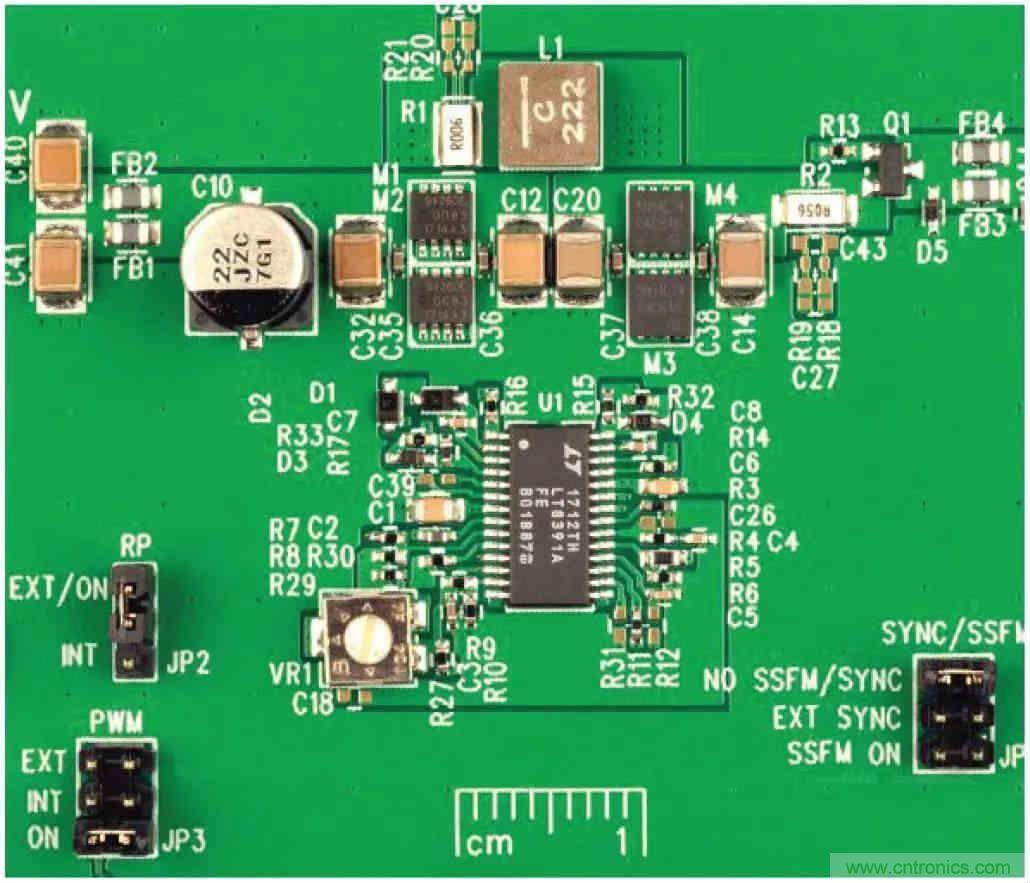 一顆芯驅(qū)動(dòng)整個(gè)車前燈組，這個(gè)控制器是怎么做到滴？