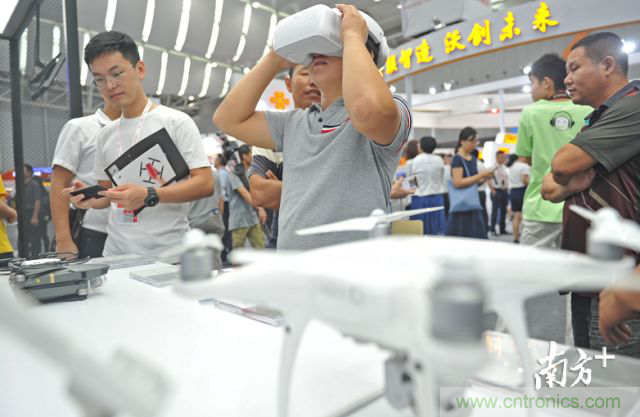 打破傳統模式極限，探路人工智能讓數據“自我學習”