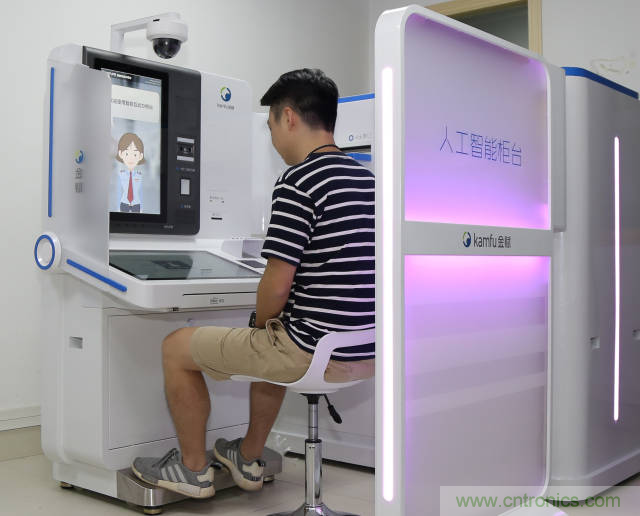 探路政務辦事柜臺“無人化”，引領“互聯網+政務”革新