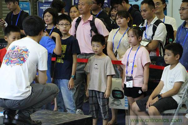 WAIE大戰(zhàn)“利奇馬”，3萬真粉如約駕臨“WAIE 2019第四屆上海國際人工智能展覽會(huì)”