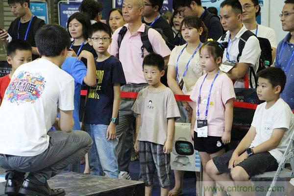 明年再見！&ldquo;WAIE 2019第四屆上海國際人工智能展覽會(huì)暨人工智能產(chǎn)業(yè)大會(huì)&rdquo;完美落幕！