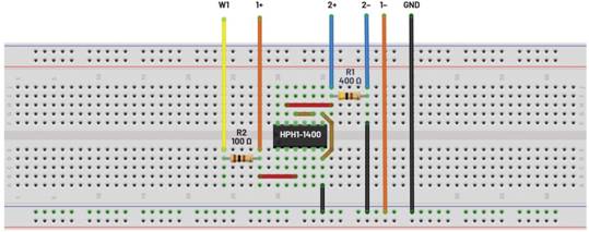   材料  ? ADALM2000主動(dòng)學(xué)習(xí)模塊 ? 無焊試驗(yàn)板和跳線套件 ? 一臺(tái)HPH1-1400L 6繞組變壓器 ? 一臺(tái)HPH1-0190L 6繞組變壓器 ? 兩個(gè)100 Ω電阻  說明  在無焊試驗(yàn)板上構(gòu)建圖2所示的電路。需要使用此設(shè)置來測量初級(jí)/次級(jí)匝數(shù)比為1:1的三種不同配置下，兩個(gè)變壓器型號(hào)各自的頻率響應(yīng)。兩個(gè)紅色箭頭表示在初級(jí)和次級(jí)使用同一個(gè)線圈的配置中連接源電阻和負(fù)載電阻的位置。藍(lán)色箭頭對(duì)應(yīng)的是在初級(jí)和次級(jí)使用兩個(gè)串聯(lián)線圈的配置。綠色箭頭對(duì)應(yīng)的是在初級(jí)和次級(jí)使用三個(gè)串聯(lián)線圈的配置。