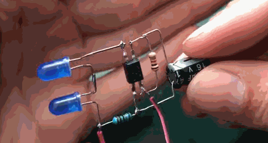 有趣的光耦振蕩器 有趣的光耦振蕩器